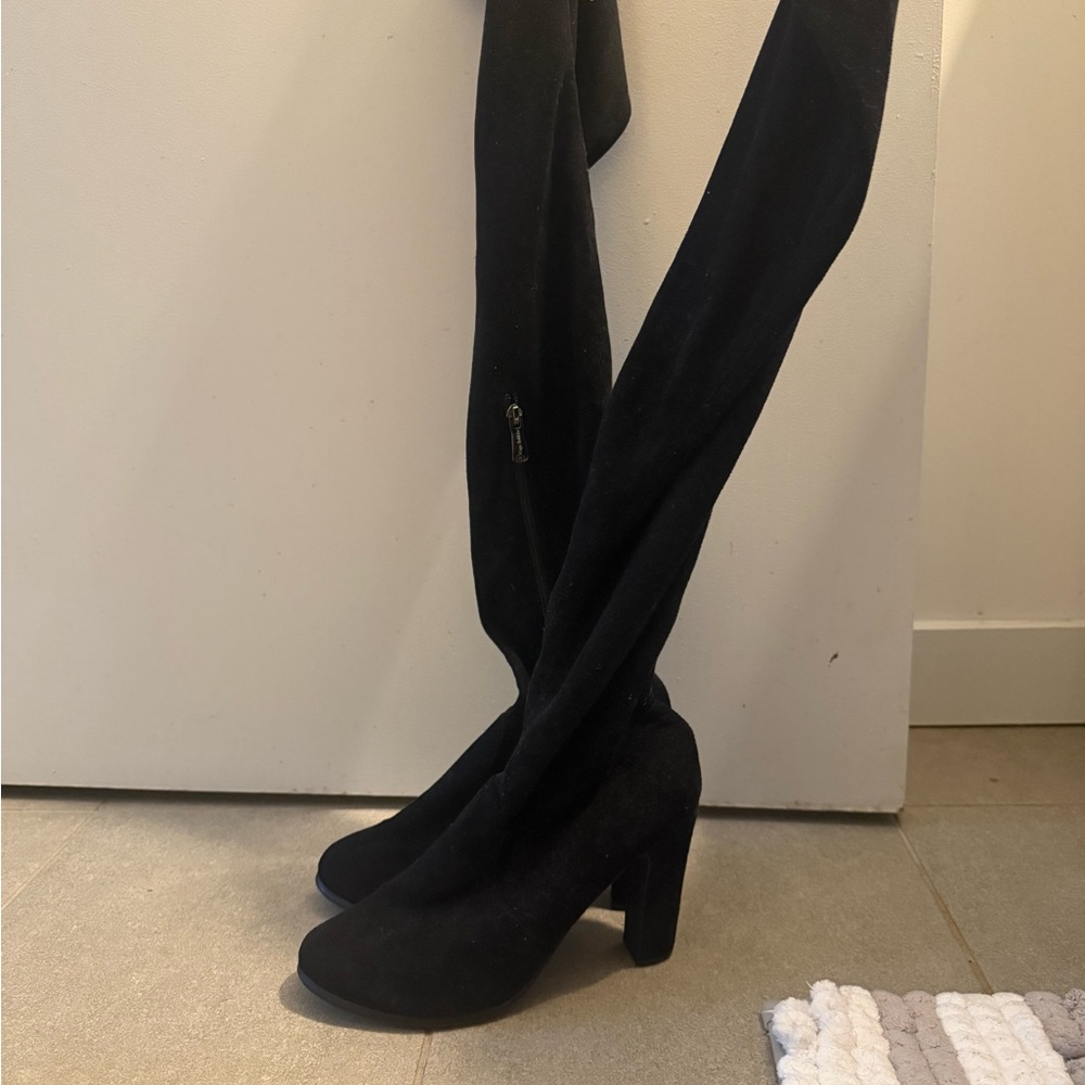 Elegant Black Over-the-Knee Boots